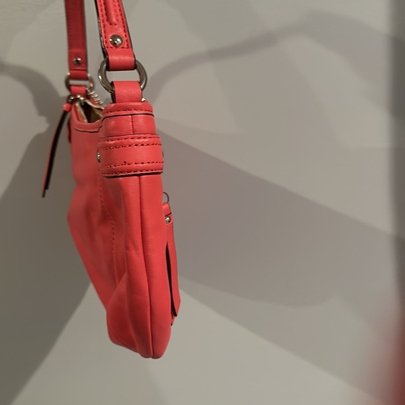 Pink Coach handbag - Picture 3 of 4